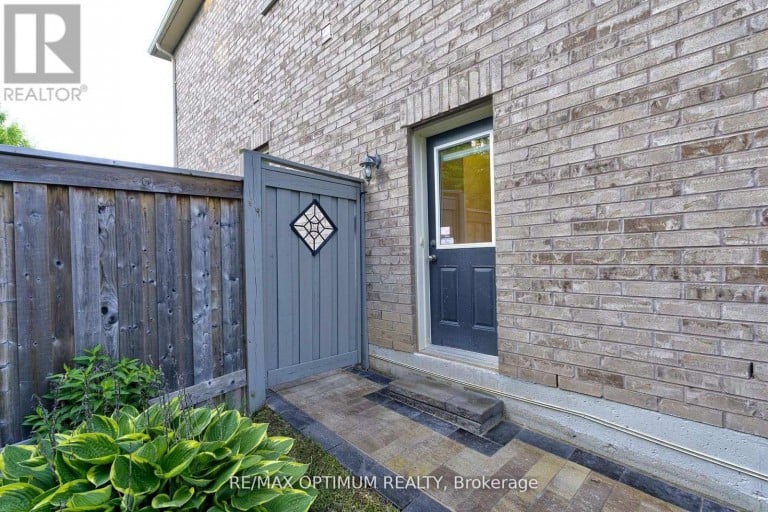 18 DEANSTON COURT, Brampton (Credit Valley), Ontario, L6X2Z7