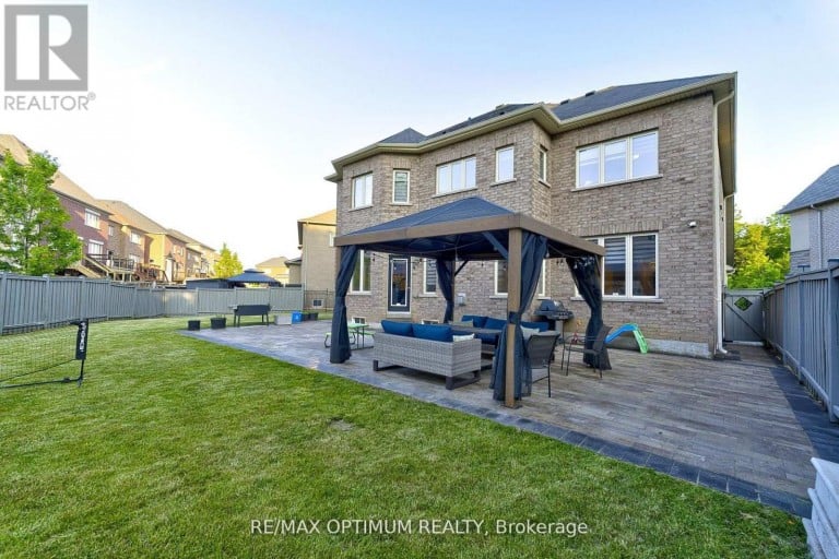 18 DEANSTON COURT, Brampton (Credit Valley), Ontario, L6X2Z7