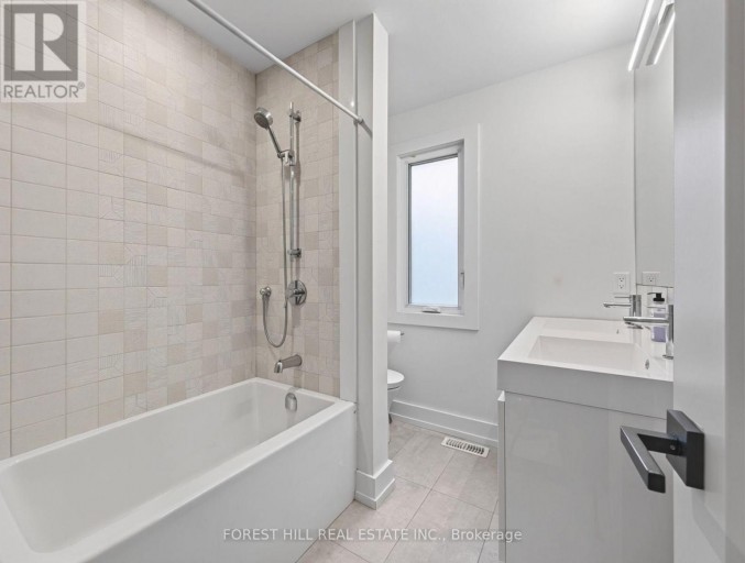 309 WYCHWOOD AVENUE, Toronto (Humewood-Cedarvale), Ontario, M6C2T6