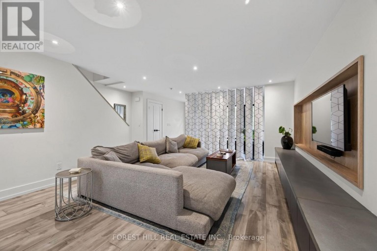 309 WYCHWOOD AVENUE, Toronto (Humewood-Cedarvale), Ontario, M6C2T6