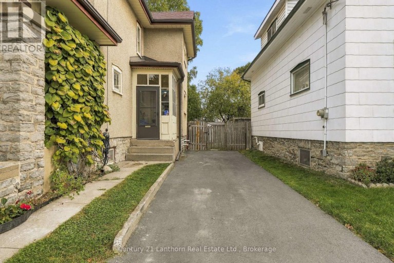 9 SOUTH PARK STREET, Belleville (Belleville Ward), Ontario, K8P2W8