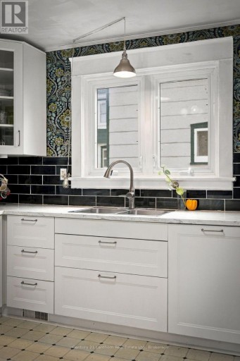 9 SOUTH PARK STREET, Belleville (Belleville Ward), Ontario, K8P2W8