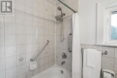 100 BURK STREET Oshawa (Vanier) Ontario photo 24