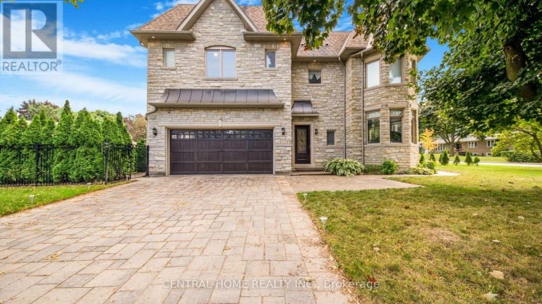 1 TALLY LANE, Toronto (Bayview Village), Ontario, M2K1V3