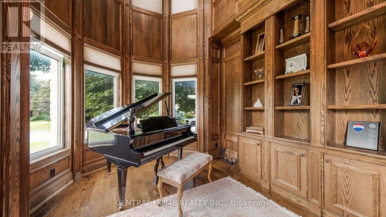 1 TALLY LANE, Toronto (Bayview Village), Ontario, M2K1V3