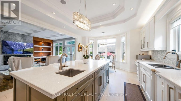 1 TALLY LANE, Toronto (Bayview Village), Ontario, M2K1V3