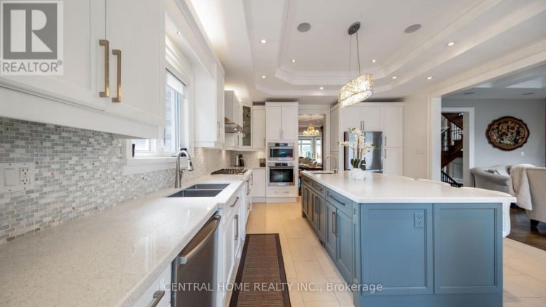 1 TALLY LANE, Toronto (Bayview Village), Ontario, M2K1V3