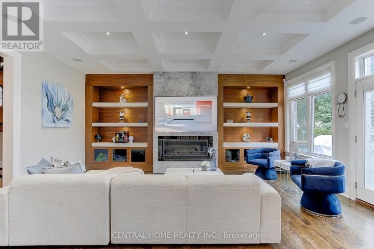 1 TALLY LANE, Toronto (Bayview Village), Ontario, M2K1V3