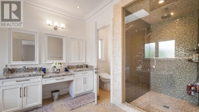 1 TALLY LANE, Toronto (Bayview Village), Ontario, M2K1V3