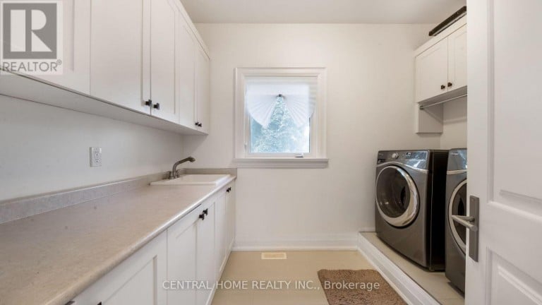 1 TALLY LANE, Toronto (Bayview Village), Ontario, M2K1V3