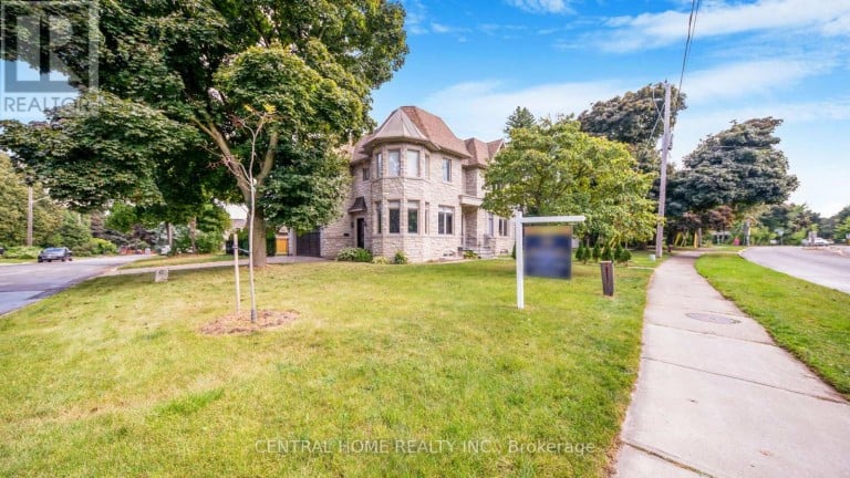 1 TALLY LANE, Toronto (Bayview Village), Ontario, M2K1V3
