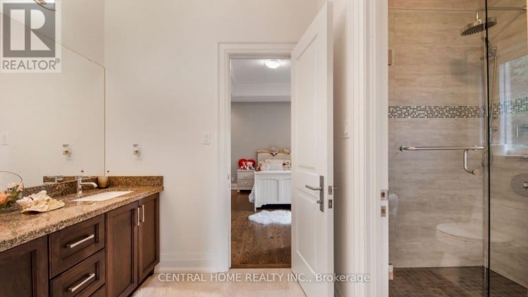 1 TALLY LANE, Toronto (Bayview Village), Ontario, M2K1V3