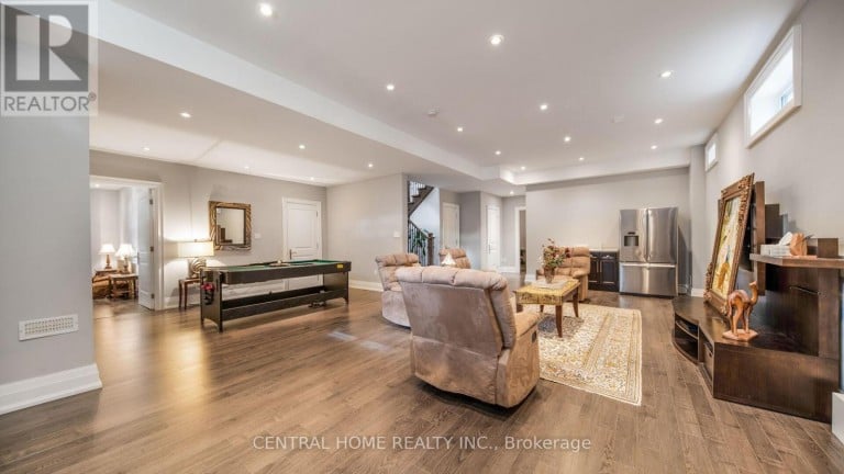1 TALLY LANE, Toronto (Bayview Village), Ontario, M2K1V3
