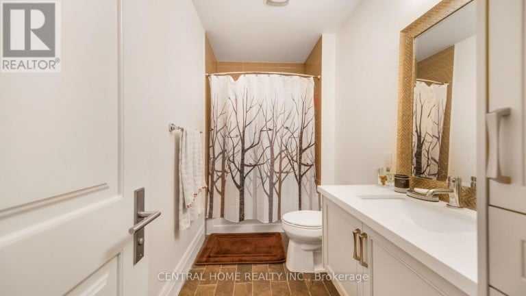 1 TALLY LANE, Toronto (Bayview Village), Ontario, M2K1V3