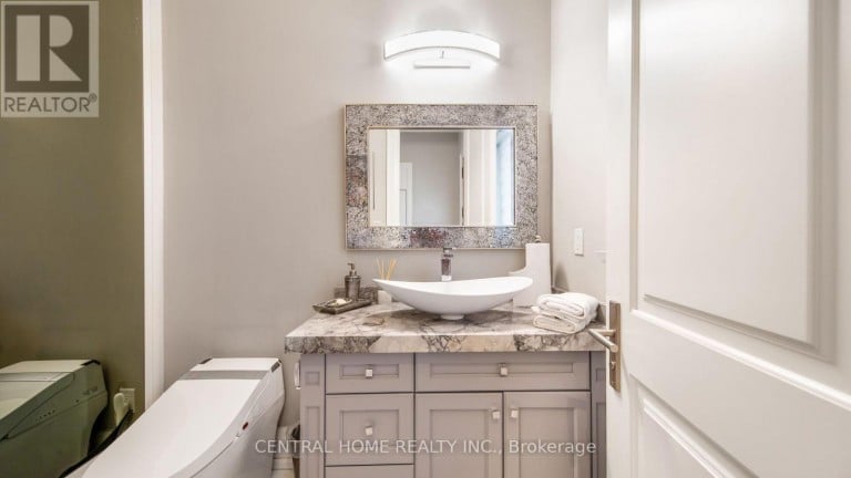 1 TALLY LANE, Toronto (Bayview Village), Ontario, M2K1V3