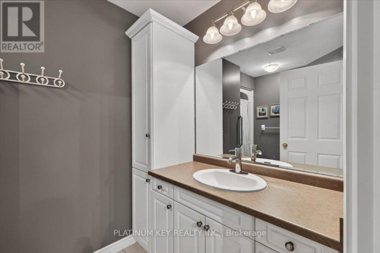 9 - 43 CAPULET WALK, London North (North M), Ontario, N6H5V4