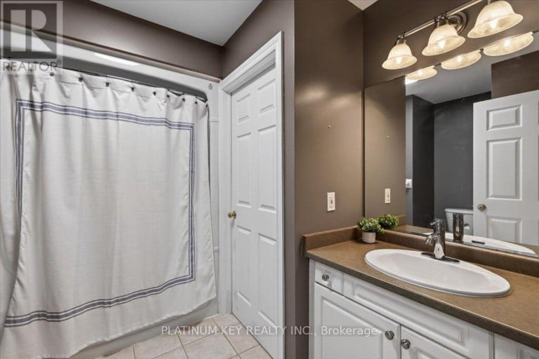 9 - 43 CAPULET WALK, London North (North M), Ontario, N6H5V4