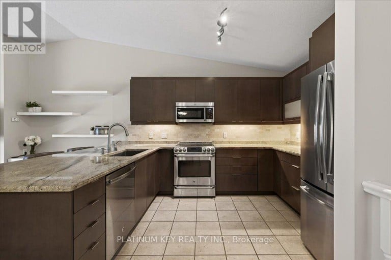9 - 43 CAPULET WALK, London North (North M), Ontario, N6H5V4