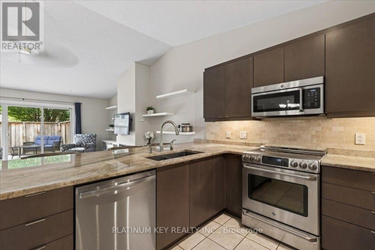 9 - 43 CAPULET WALK, London North (North M), Ontario, N6H5V4