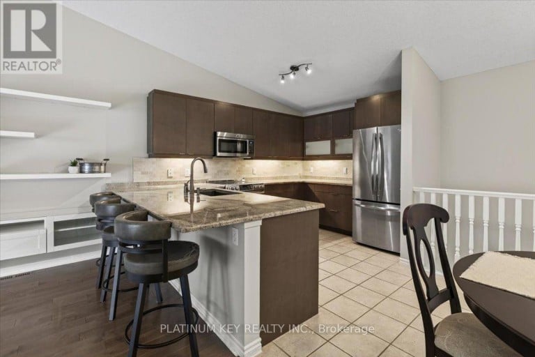9 - 43 CAPULET WALK, London North (North M), Ontario, N6H5V4