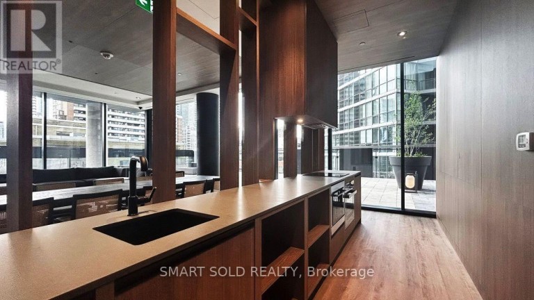 TH05 - 55 CHARLES STREET E, Toronto (Church-Yonge Corridor), Ontario, M4Y0J1