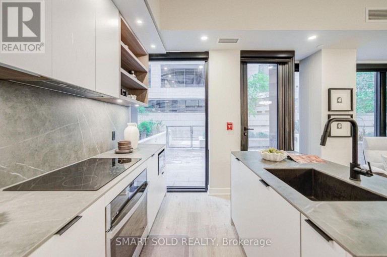 TH05 - 55 CHARLES STREET E, Toronto (Church-Yonge Corridor), Ontario, M4Y0J1