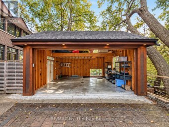 44 RAMBERT CRESCENT Toronto (High Park-Swansea) Ontario photo 2