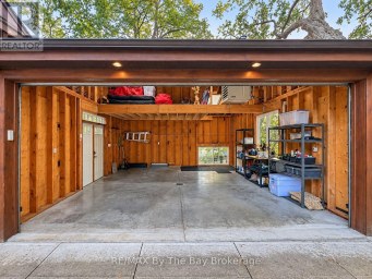 44 RAMBERT CRESCENT Toronto (High Park-Swansea) Ontario photo 3