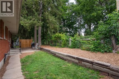 13 LEWIS Street New Hamburg Ontario photo 8