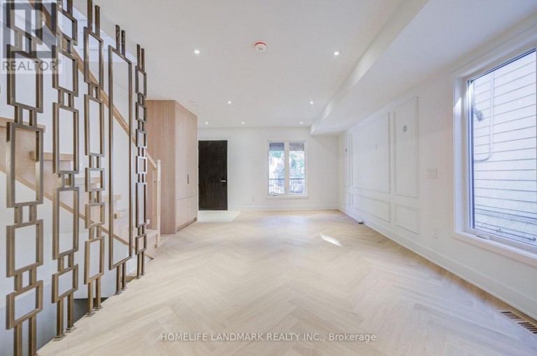 34 HIAWATHA ROAD, Toronto (Greenwood-Coxwell), Ontario, M4L2X8