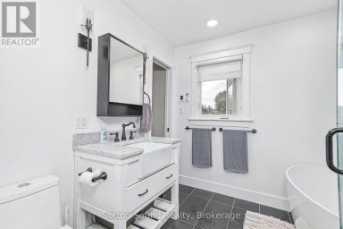 48 UNION STREET Meaford Ontario photo 22