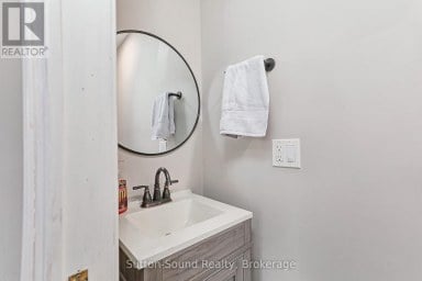 48 UNION STREET Meaford Ontario photo 6