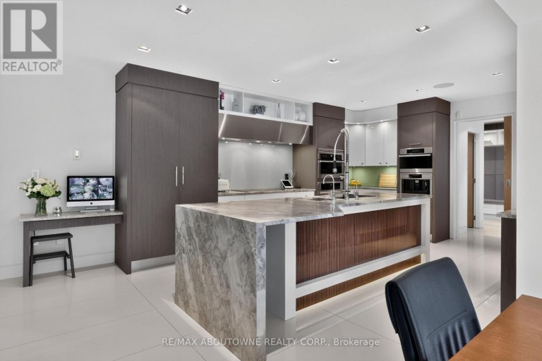 2108 PORTWAY AVENUE, Mississauga (Sheridan), Ontario, L5H3M7