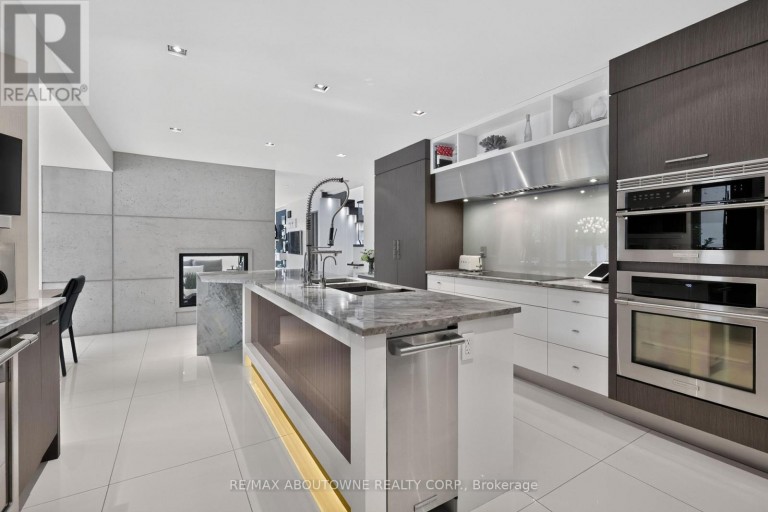 2108 PORTWAY AVENUE, Mississauga (Sheridan), Ontario, L5H3M7