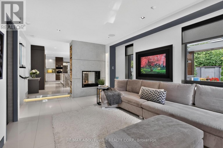 2108 PORTWAY AVENUE, Mississauga (Sheridan), Ontario, L5H3M7