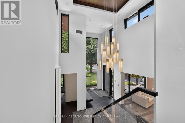 2108 PORTWAY AVENUE, Mississauga (Sheridan), Ontario, L5H3M7