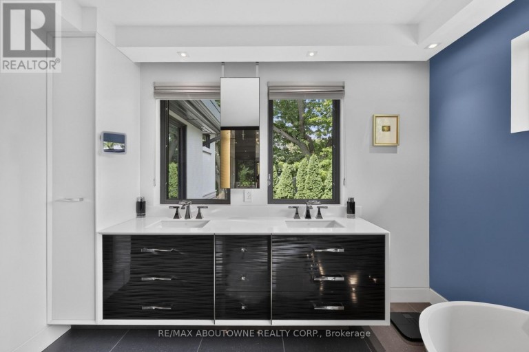 2108 PORTWAY AVENUE, Mississauga (Sheridan), Ontario, L5H3M7