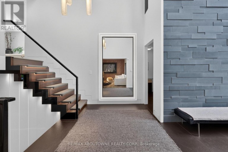 2108 PORTWAY AVENUE, Mississauga (Sheridan), Ontario, L5H3M7