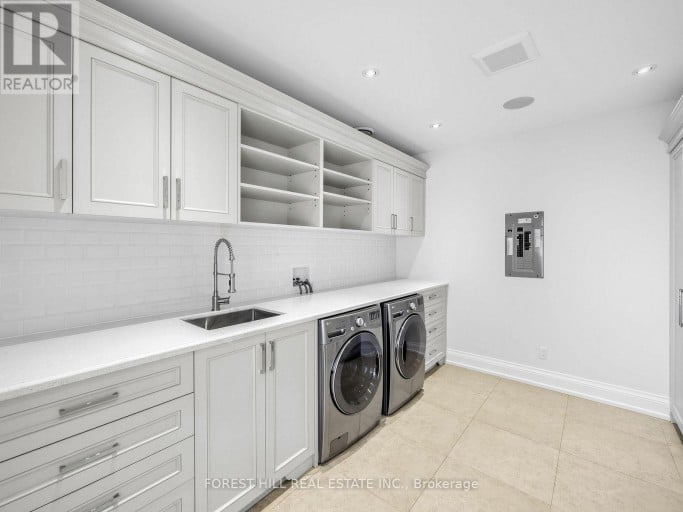 302 PINEHURST DRIVE W, Oakville (FD Ford), Ontario, L6J4X3
