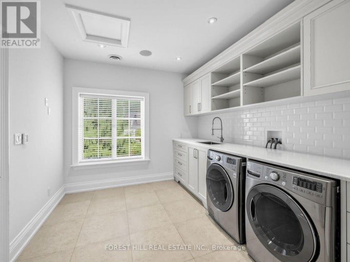 302 PINEHURST DRIVE W, Oakville (FD Ford), Ontario, L6J4X3