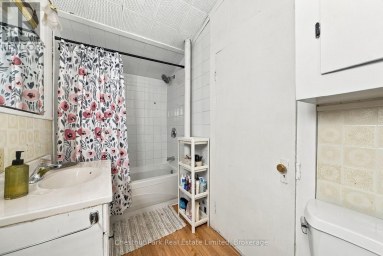 28 SPRING STREET Prince Edward County (Picton) Ontario photo 9