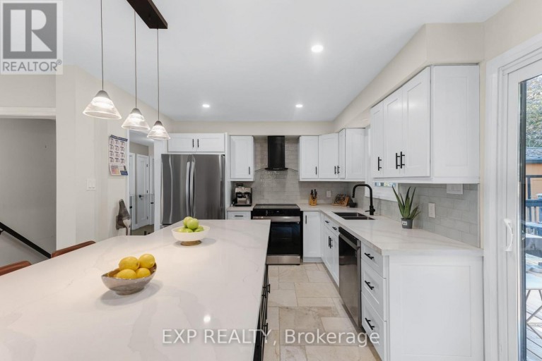 79 BESWICK DRIVE, Newmarket (Central Newmarket), Ontario, L3Y1E8