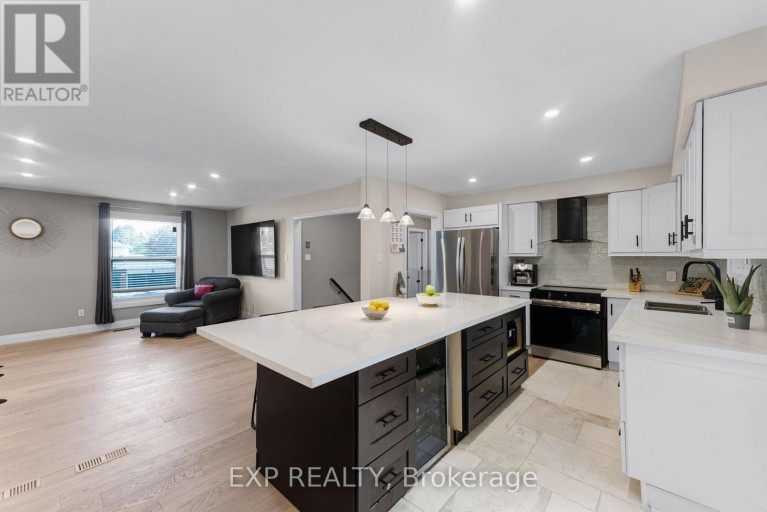 79 BESWICK DRIVE, Newmarket (Central Newmarket), Ontario, L3Y1E8