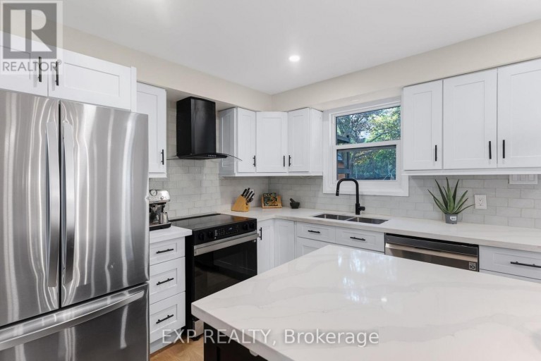 79 BESWICK DRIVE, Newmarket (Central Newmarket), Ontario, L3Y1E8
