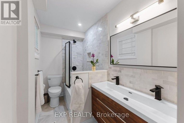 79 BESWICK DRIVE, Newmarket (Central Newmarket), Ontario, L3Y1E8