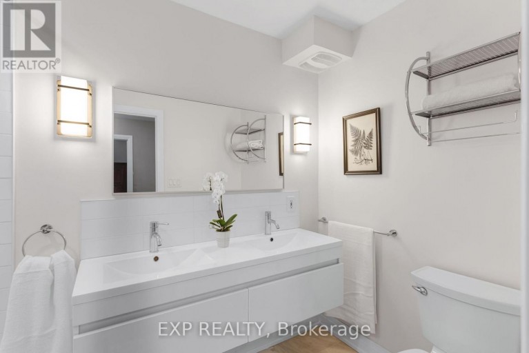 79 BESWICK DRIVE, Newmarket (Central Newmarket), Ontario, L3Y1E8