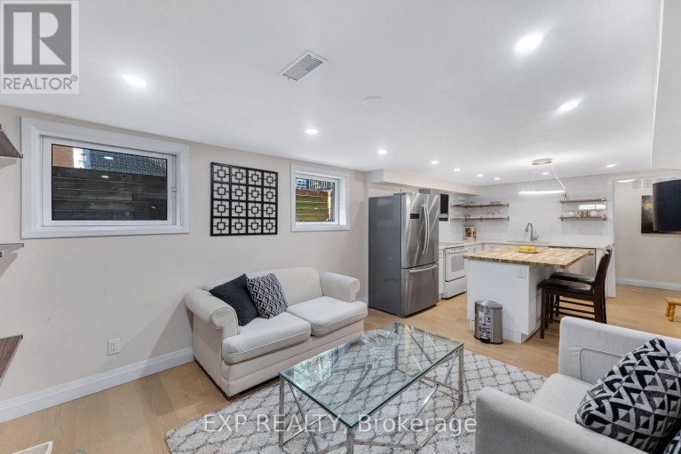 79 BESWICK DRIVE, Newmarket (Central Newmarket), Ontario, L3Y1E8