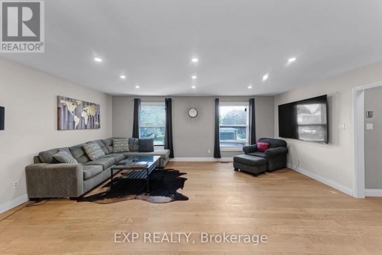 79 BESWICK DRIVE, Newmarket (Central Newmarket), Ontario, L3Y1E8