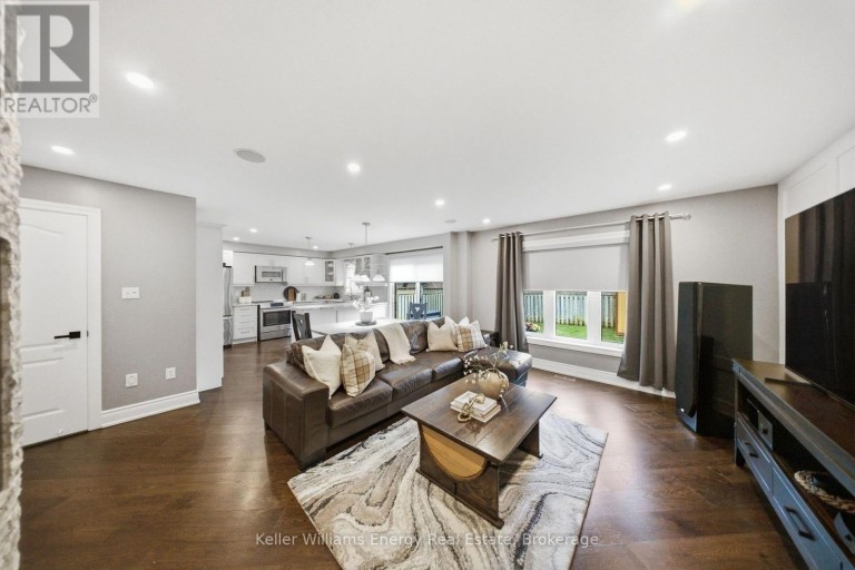 8 HOLLIMAN LANE, Ajax (South East), Ontario, L1Z1K6