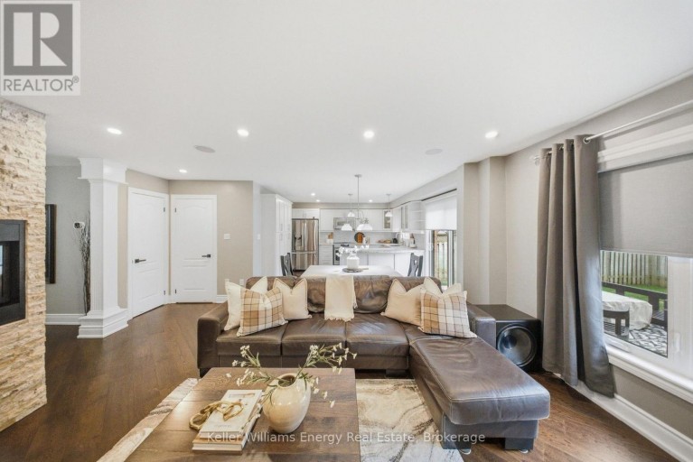 8 HOLLIMAN LANE, Ajax (South East), Ontario, L1Z1K6